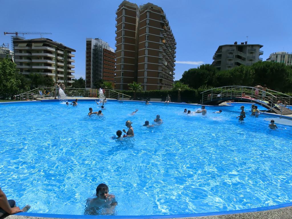 Appartamenti La Torre Lignano Sabbiadoro Eksteriør bilde