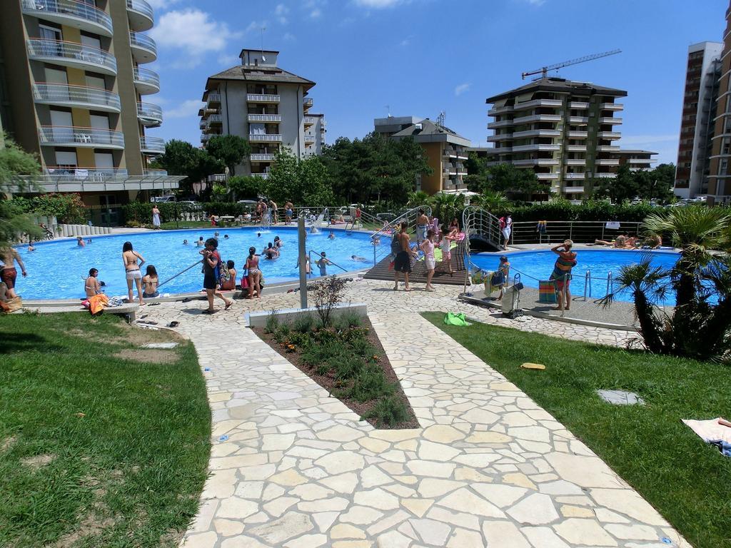 Appartamenti La Torre Lignano Sabbiadoro Eksteriør bilde