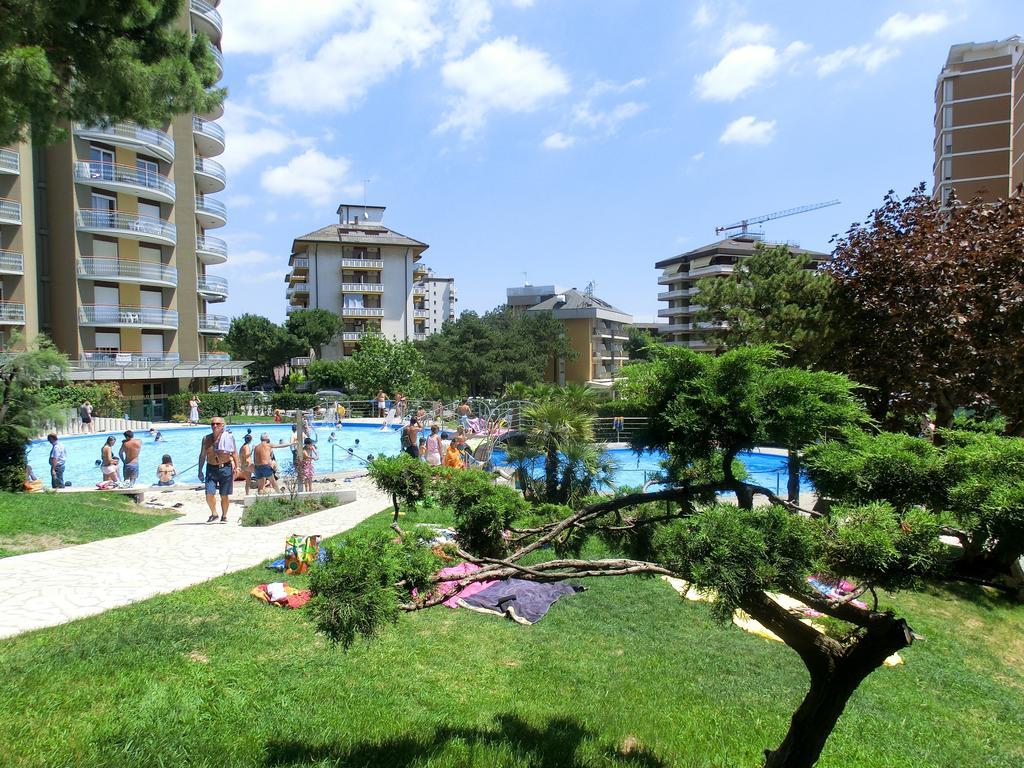 Appartamenti La Torre Lignano Sabbiadoro Eksteriør bilde